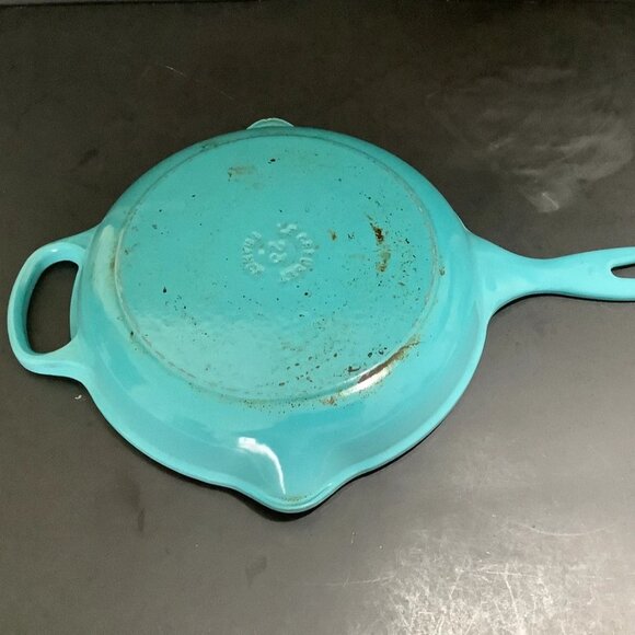 LE CREUSET Skillet Enameled Cast Iron 9" #23 Turquoise Blue France Dbl Spout - Picture 3 of 7